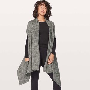 Lululemon Live Freely Wrap
Black / Angel Wing